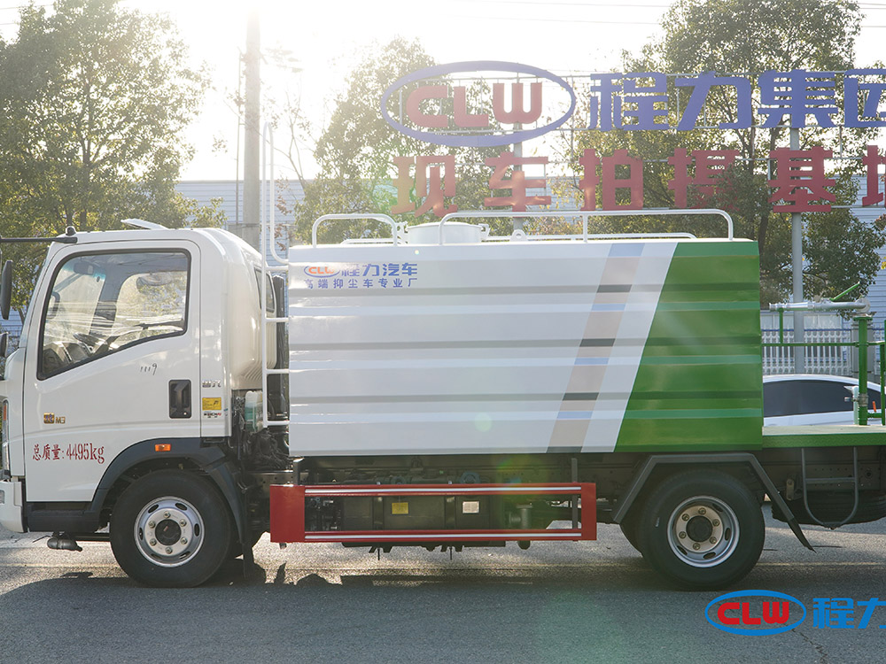 程力重汽豪沃蓝牌抑尘车（7方）