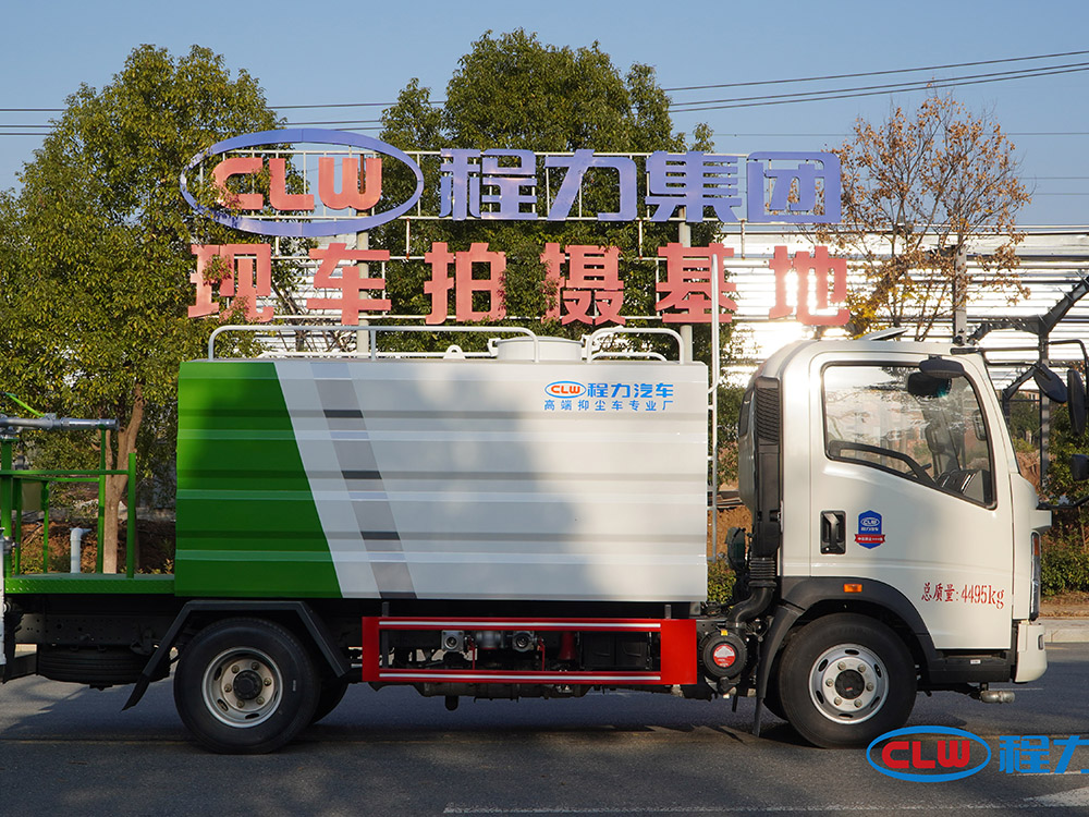 程力重汽豪沃蓝牌抑尘车（7方）
