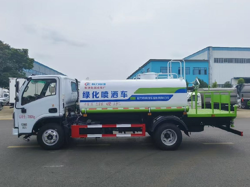 东风华神V3 CLW5070GPSEDP 5方洒水车