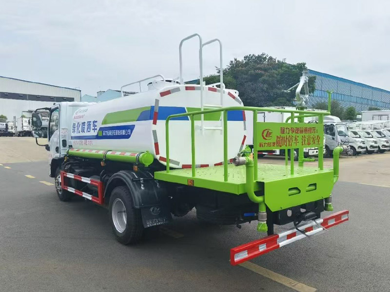 东风华神V3 CLW5070GPSEDP 5方洒水车