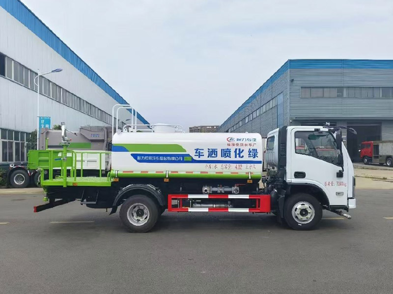 东风华神V3 CLW5070GPSEDP 5方洒水车