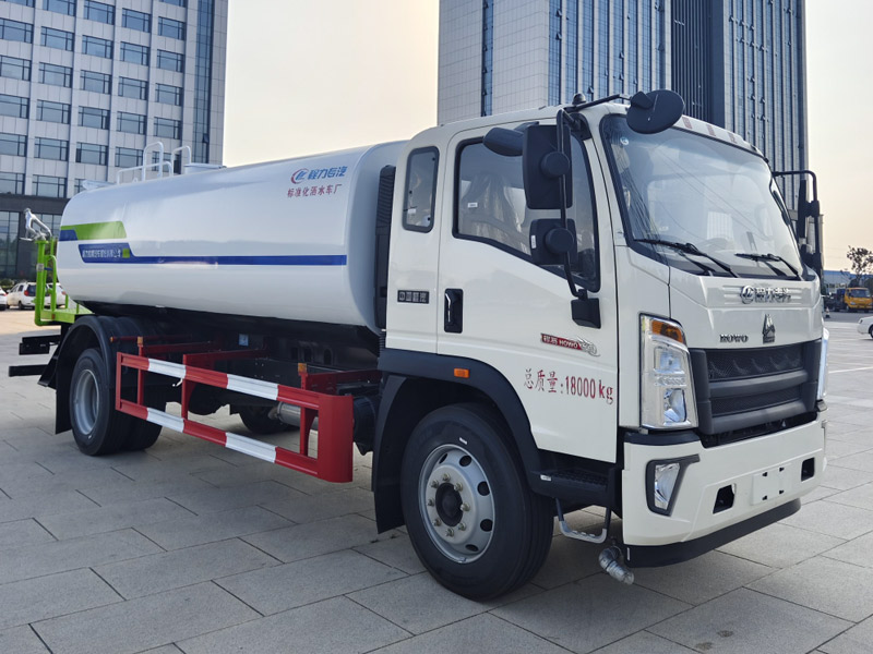 重汽豪沃CLW5180GPSBBS 15方绿化喷洒车