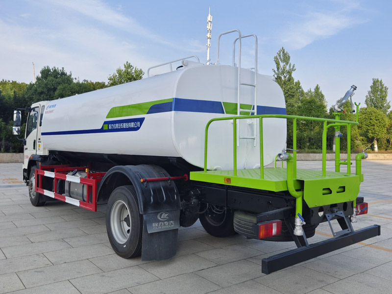 重汽豪沃CLW5180GPSBBS 15方绿化喷洒车