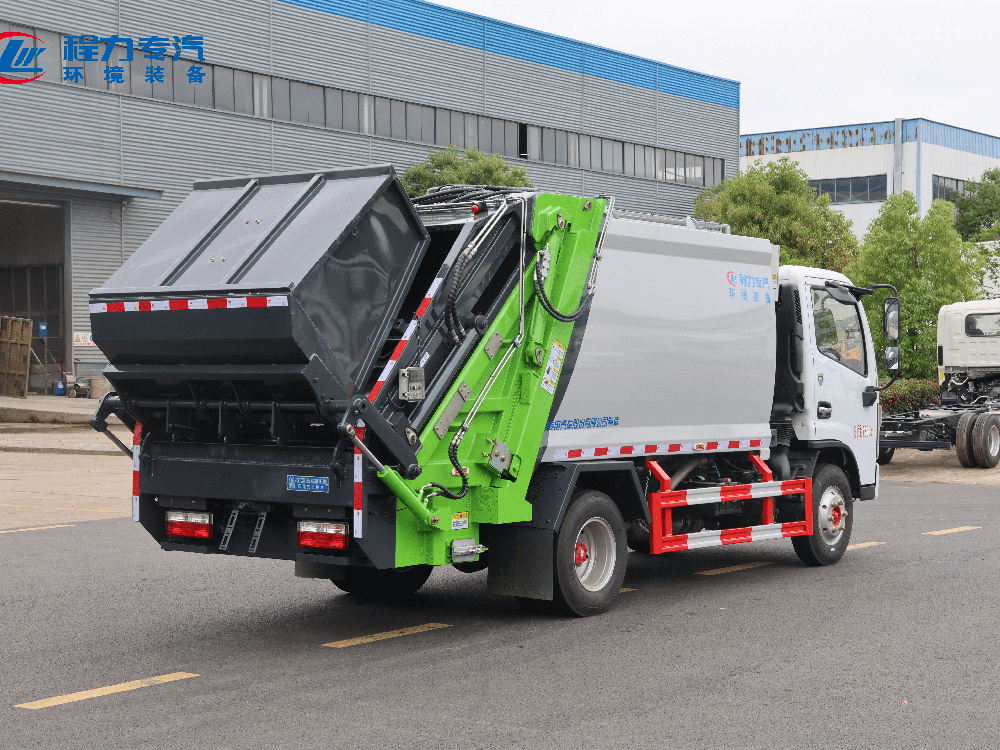 东风多利卡D6（老款灰绿涂装三角斗）