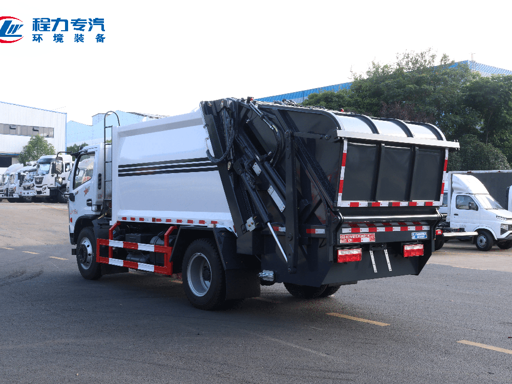 东风多利卡D7（黑白涂装落地斗）