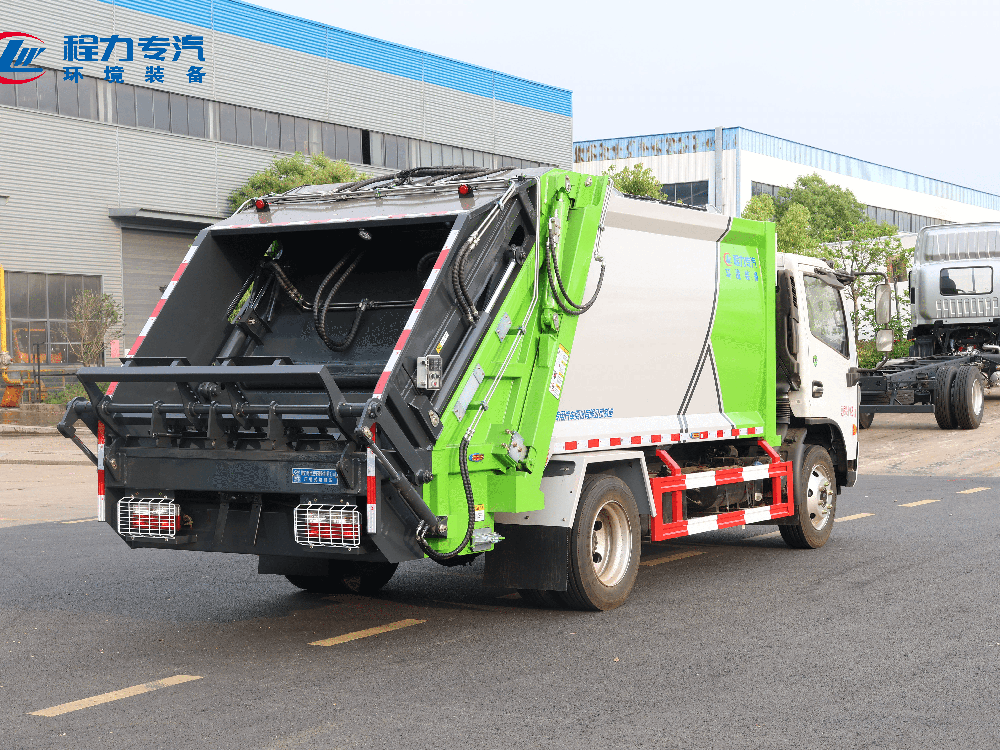 东风多利卡D7（灰绿涂装）