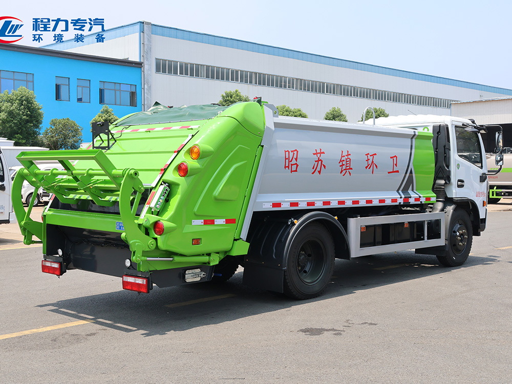 东风多利卡D7（特殊定制箱体）