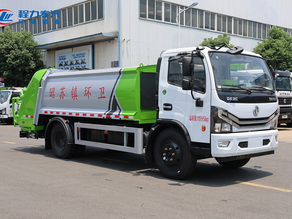 东风多利卡D7（特殊定制箱体）