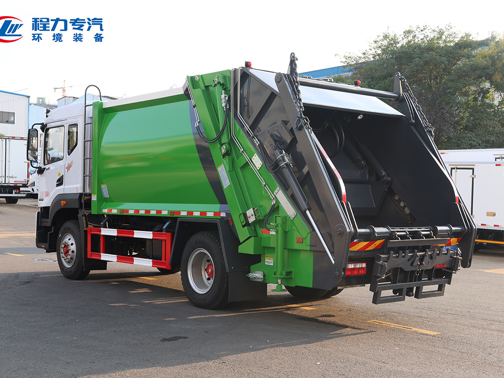 东风多利卡D9（新款绿色涂装带摆臂）