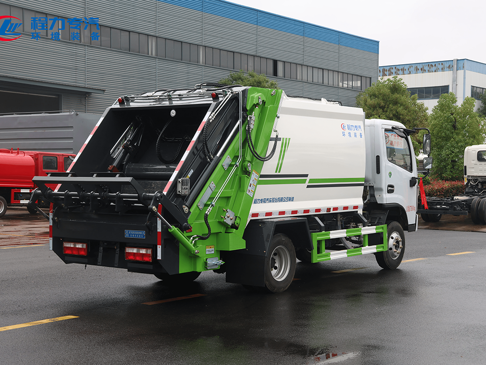 东风福瑞卡F6（白绿涂装）