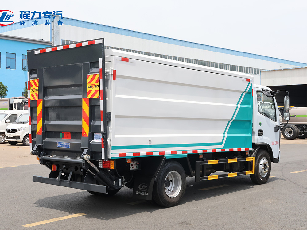 东风多利卡D6密闭桶装