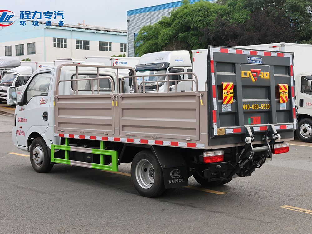 东风途逸汽油桶装（带护栏）