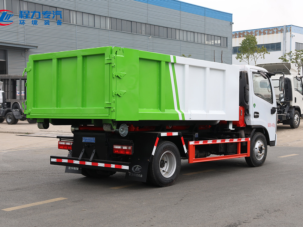 蓝牌东风多利卡D6