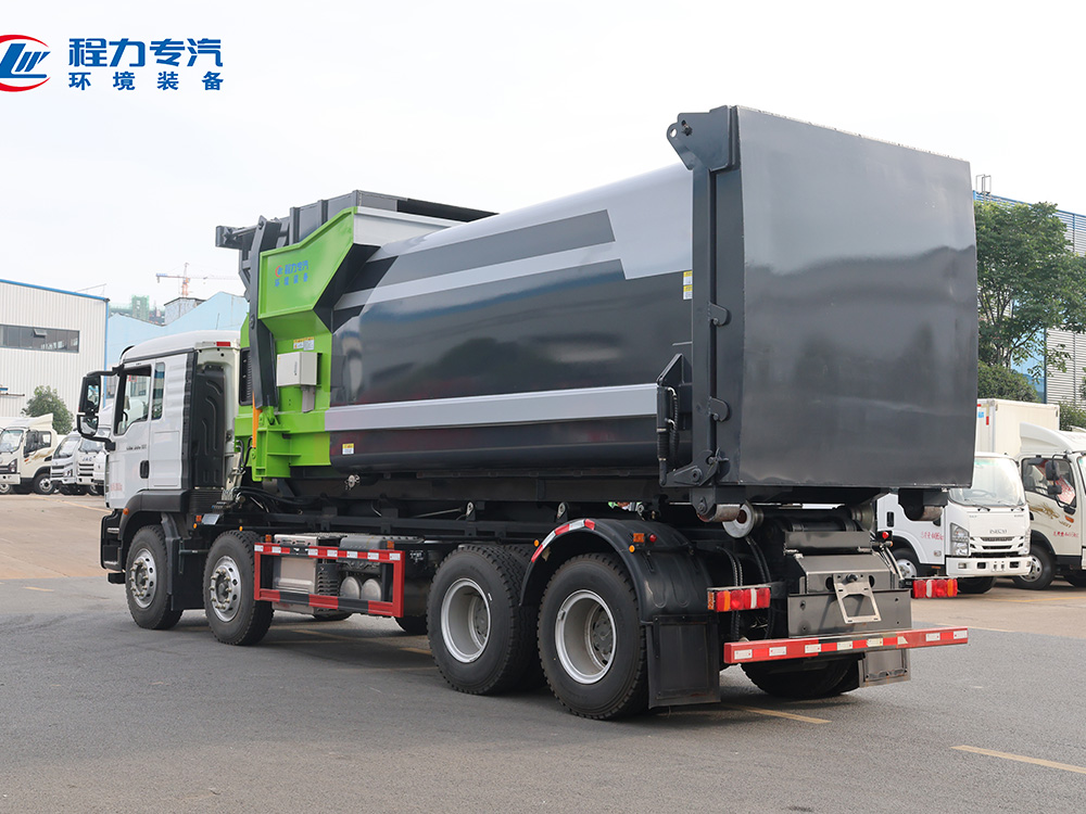 前四后八重汽汕德卡